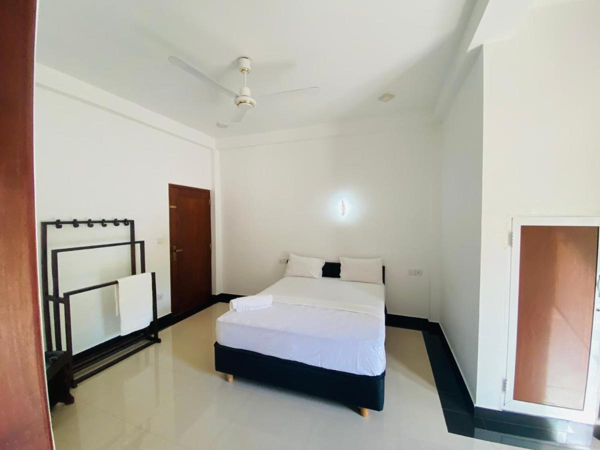 The Kingslayer Resort Negombo Exterior photo